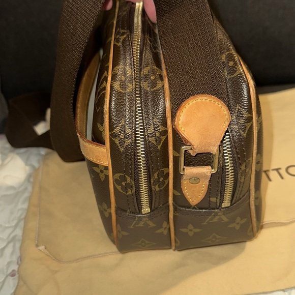 Louis Vuitton Brown Monogram Messenger Bag
Reporter. - Picture 8 of 14